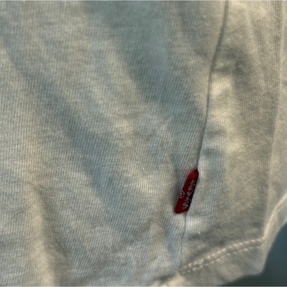 NWT Levi’s Women’s Graphic Logo Tee – White Floral - Picture 4 of 7